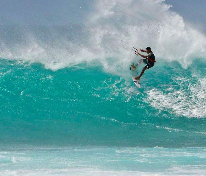 GKA au Portugal pour la compétition dans les vagues en Strapless