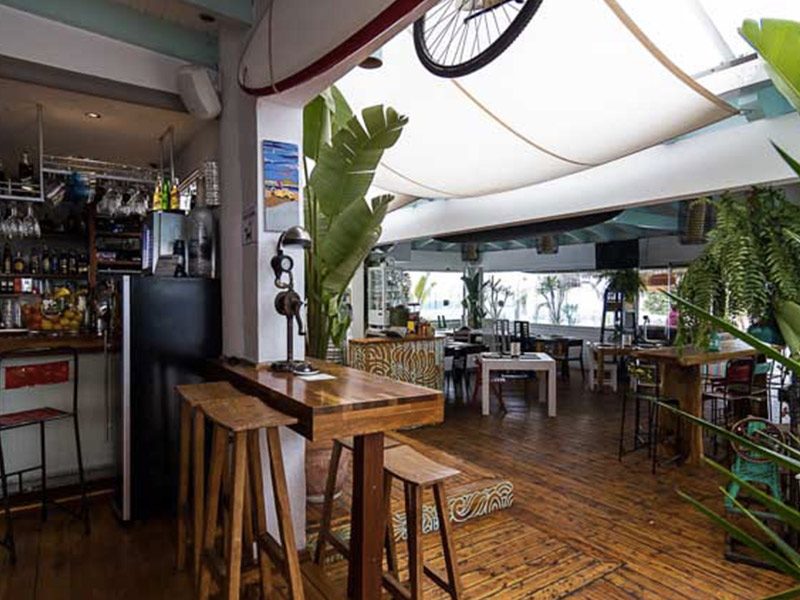 Restaurant, cafe and bar where enjoy a live concert.