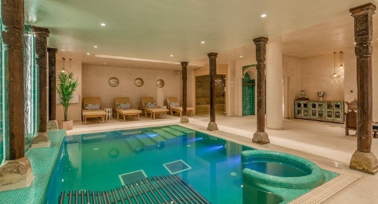 Piscine intérieure dans le circuit Spa à l'hôtel Spa residencia Puerto