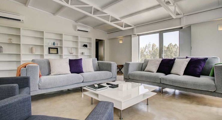 Salon ouvert sur le jardin villa de location de vacances à tarifa